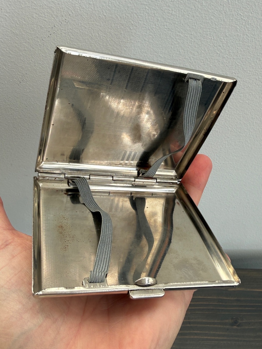 Vintage metal cigarettes case